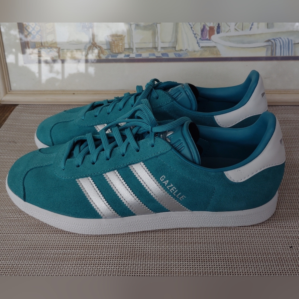 Adidas "Gazelle" Turquoise Suede/Silver/White Vintage Casual Sneakers. Size 9.
